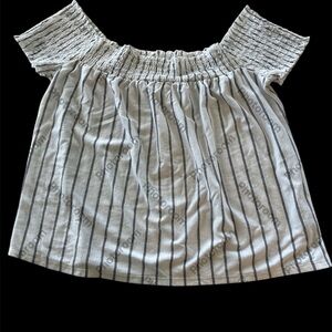 🥮🌺American Eagle Outfitters Black and White Short Sleeve Tee